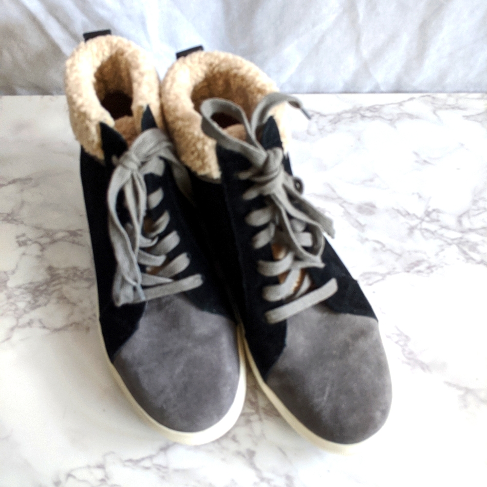 Blondo Waterproof Gulia Suede Black/Grey High Tops.  Size 8.5